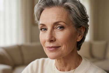 Maquillage senior yeux : ouvrir le regard avec élégance
