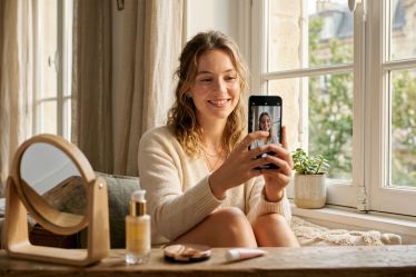 Maquillage en lumière naturelle : guide photo smartphone